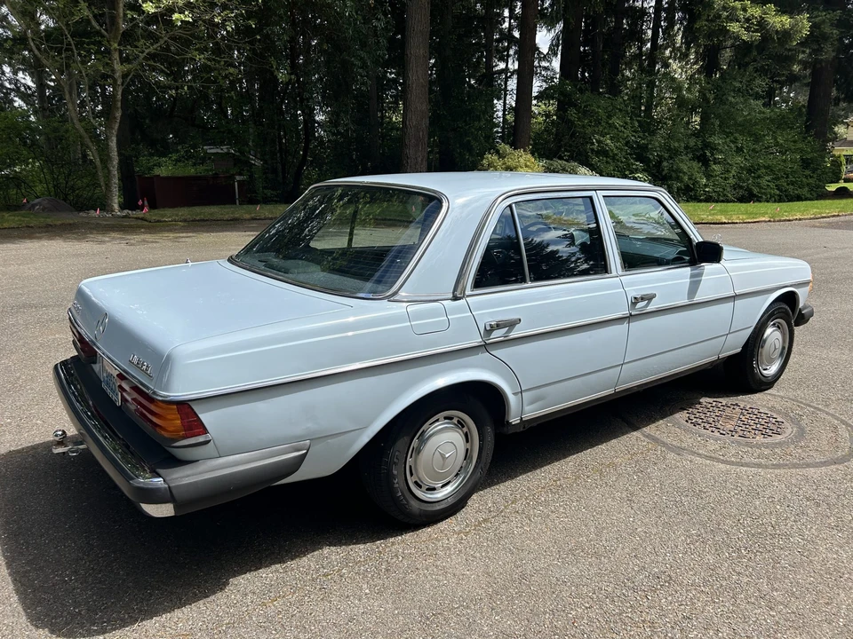 1978 Mercedes-Benz W123 Sedan - Image 4 of 31