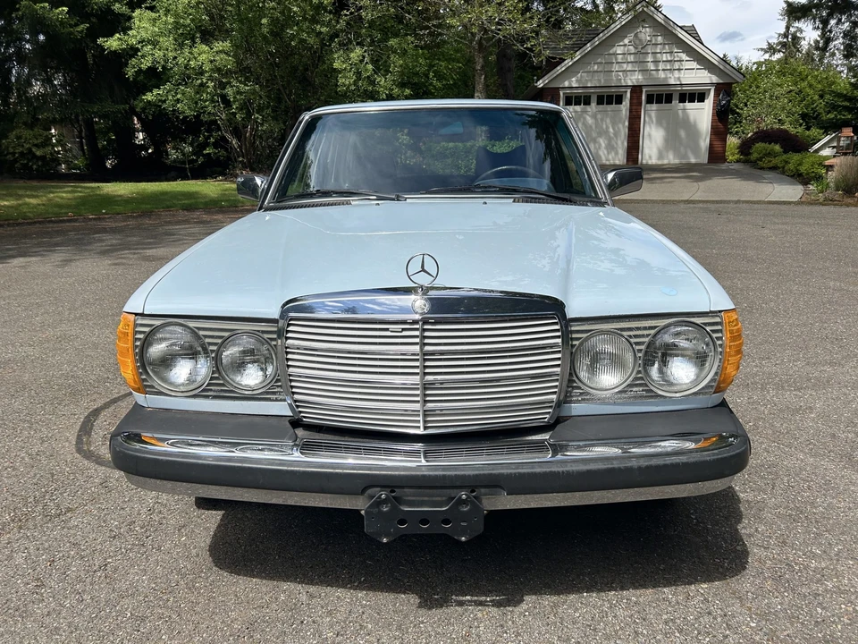 1978 Mercedes-Benz W123 Sedan - Image 2 of 31