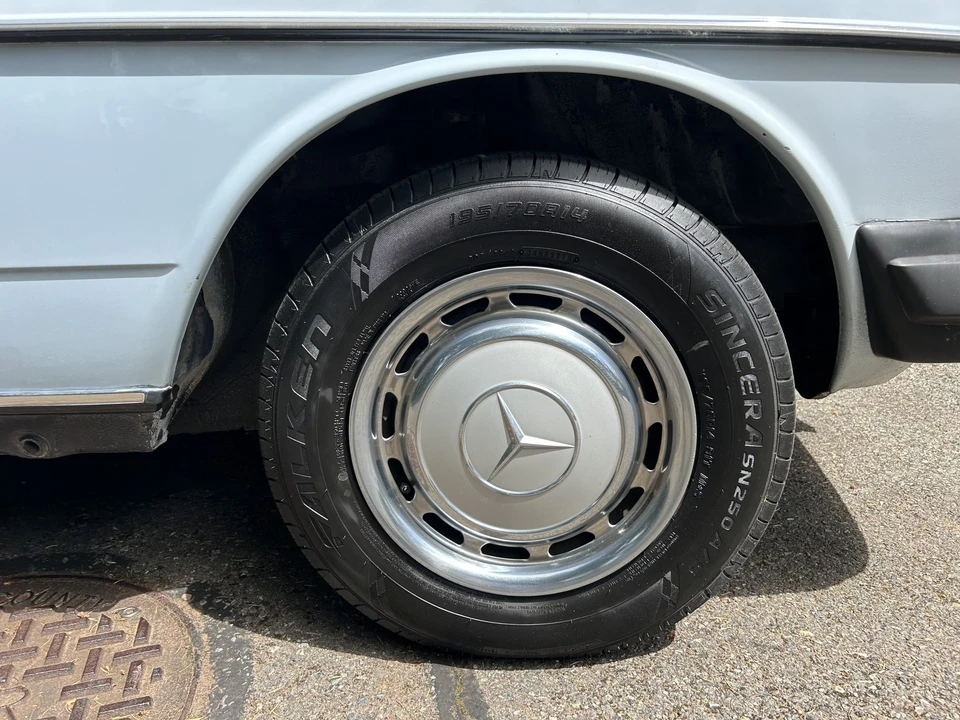 1978 Mercedes-Benz W123 Sedan - Image 16 of 31