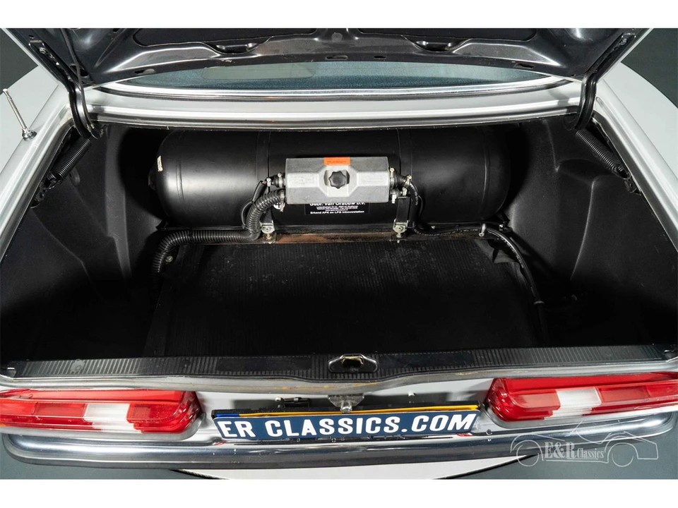 1978 Mercedes-Benz W123 Sedan - Image 17 of 19