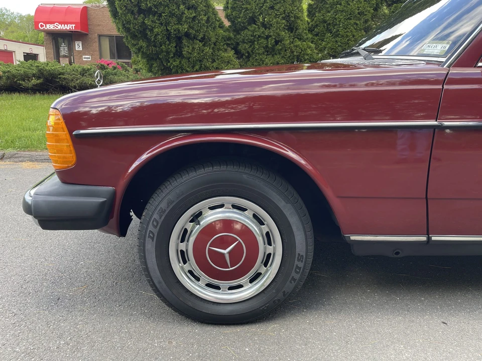 1978 Mercedes-Benz W123 Sedan - Image 17 of 31