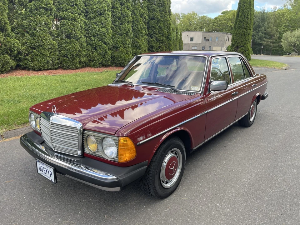1978 Mercedes-Benz W123 Sedan - Image 2 of 31