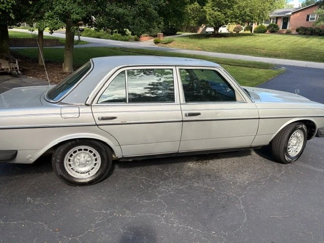 1978 Mercedes-Benz W123 Sedan - Image 6 of 9