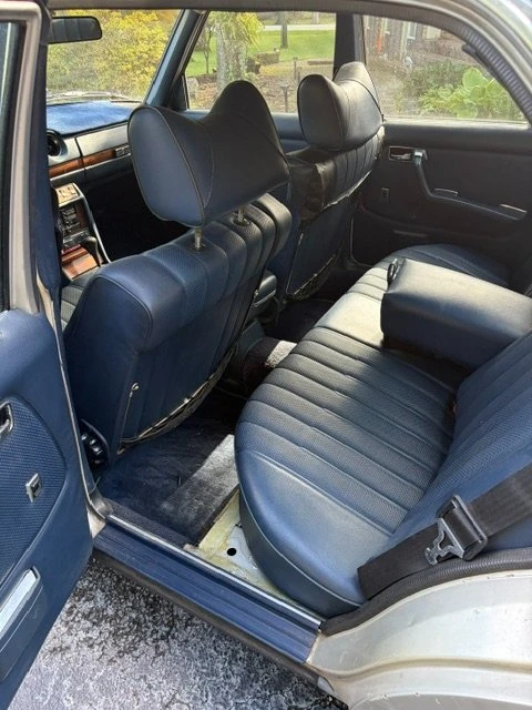 1978 Mercedes-Benz W123 Sedan - Image 4 of 9
