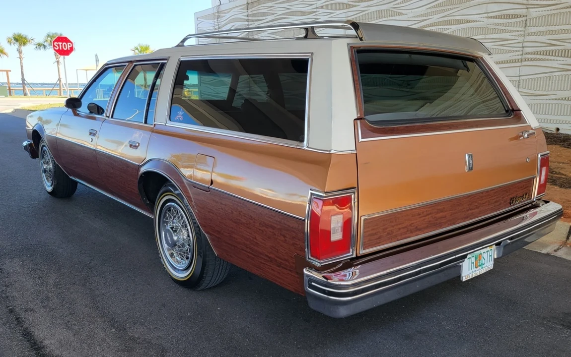 1978 Oldsmobile Custom Cruiser - Image 3 of 17