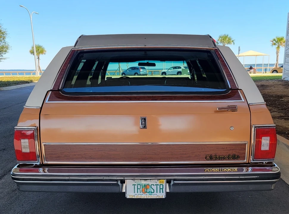1978 Oldsmobile Custom Cruiser - Image 8 of 17