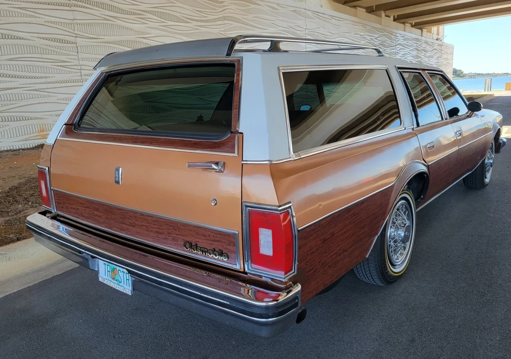 1978 Oldsmobile Custom Cruiser - Image 5 of 17