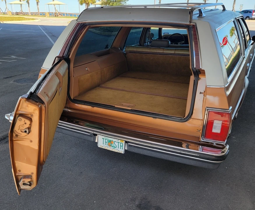1978 Oldsmobile Custom Cruiser - Image 10 of 17