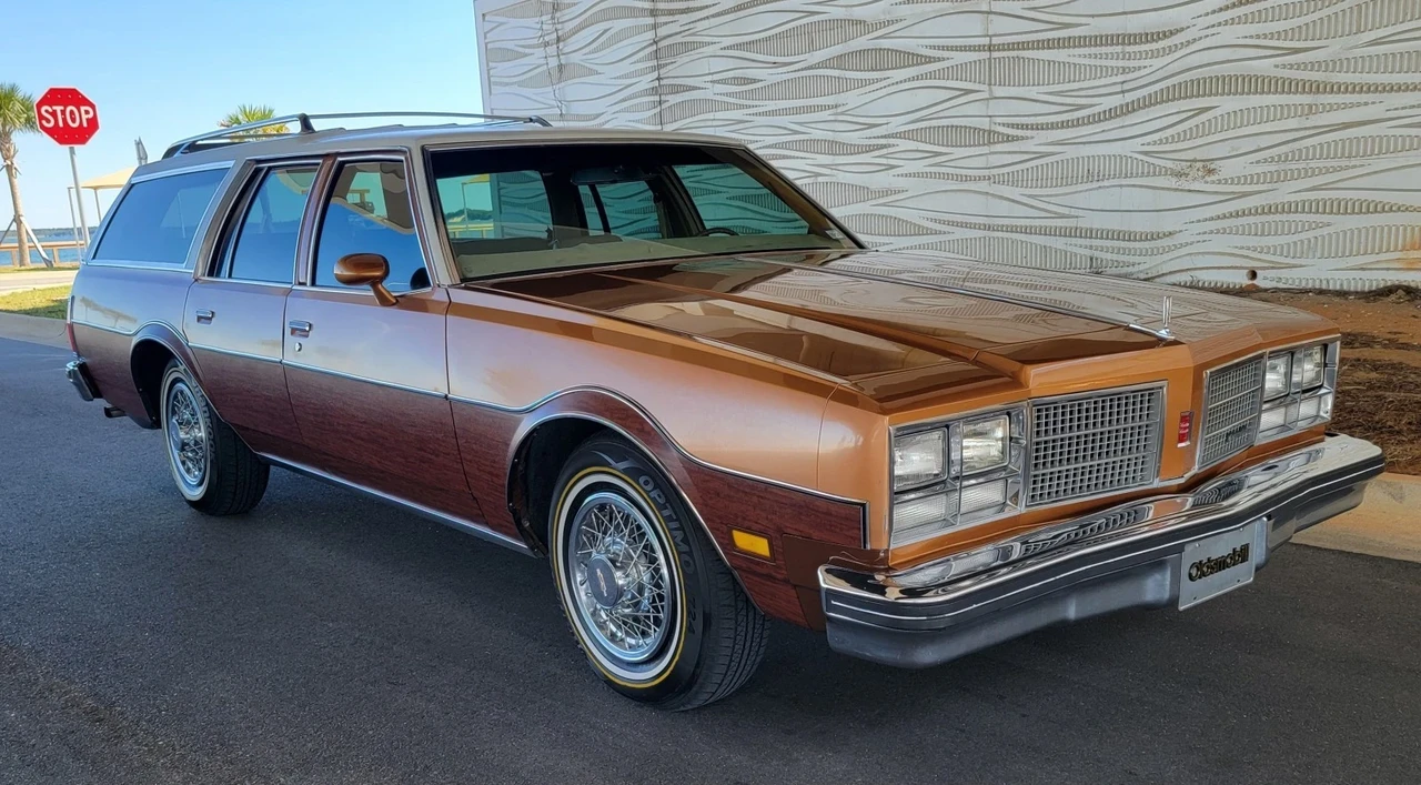 1978 Oldsmobile Custom Cruiser - Image 4 of 17