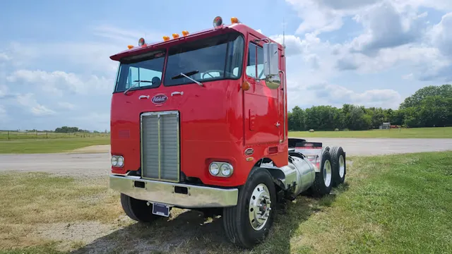 1978 Peterbilt 352 M63 Truck