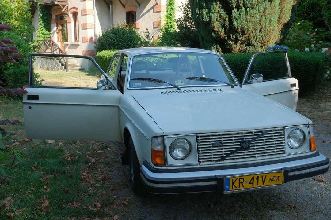 1978 Volvo 242 - Image 4 of 31