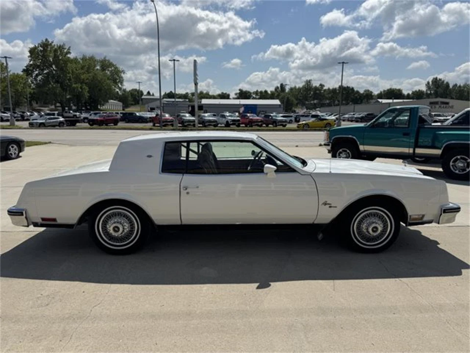 1979 Buick Riviera 4th-7th Gen - Image 9 of 24
