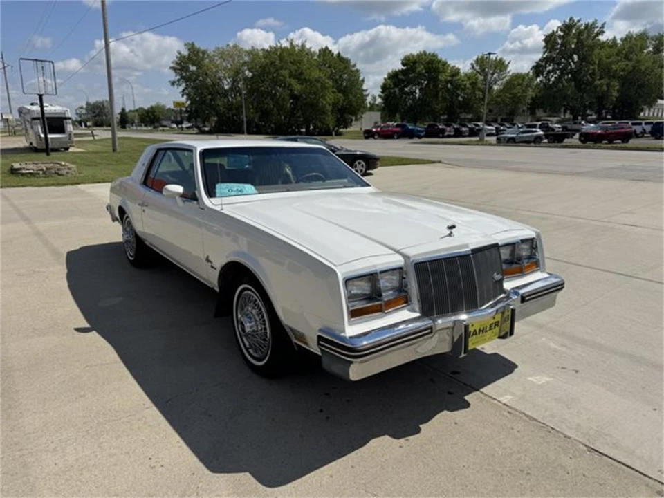 1979 Buick Riviera 4th-7th Gen - Image 2 of 24