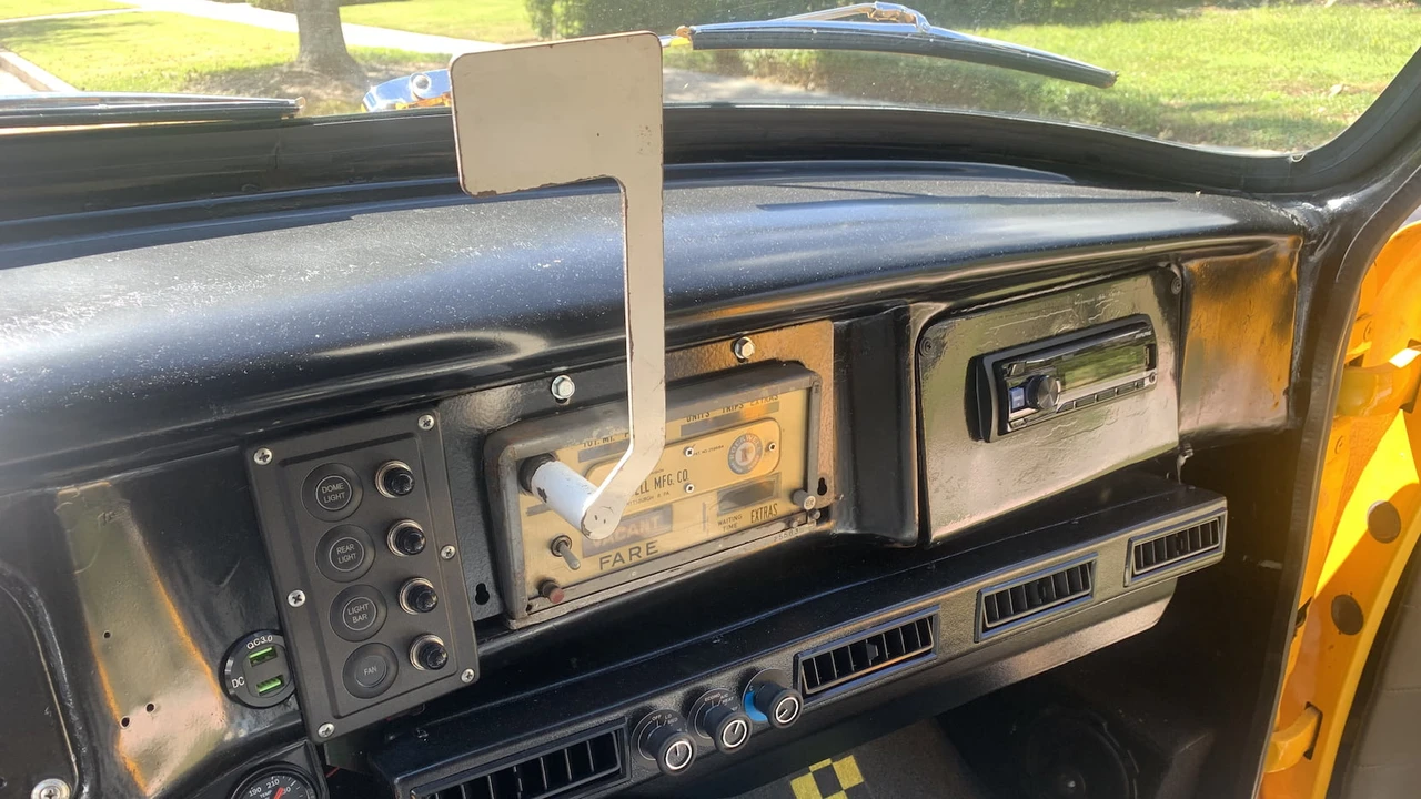1979 Checker - Image 11 of 28