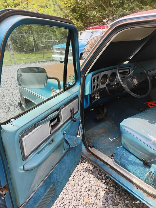 1979 Chevrolet Suburban 7th Gen - Image 10 of 13
