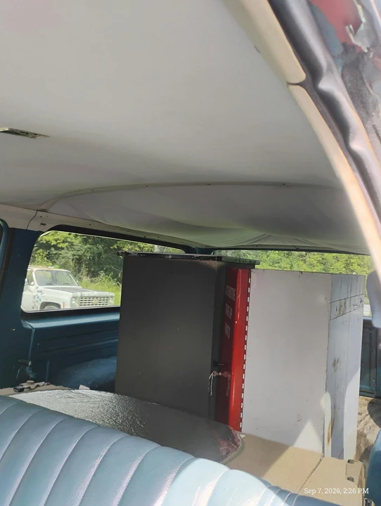 1979 Chevrolet Suburban 7th Gen - Image 8 of 13