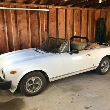 1979 Fiat 124 Spider PininFarina 2000
