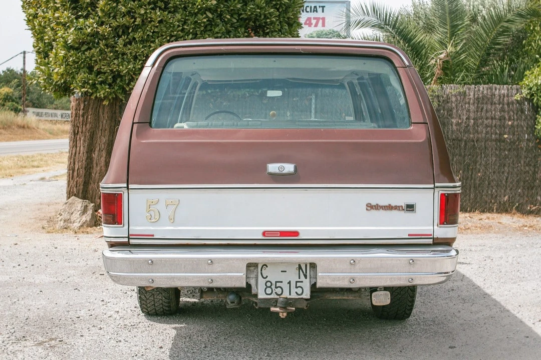 1989 GMC Suburban 7th Gen - Image 5 of 30