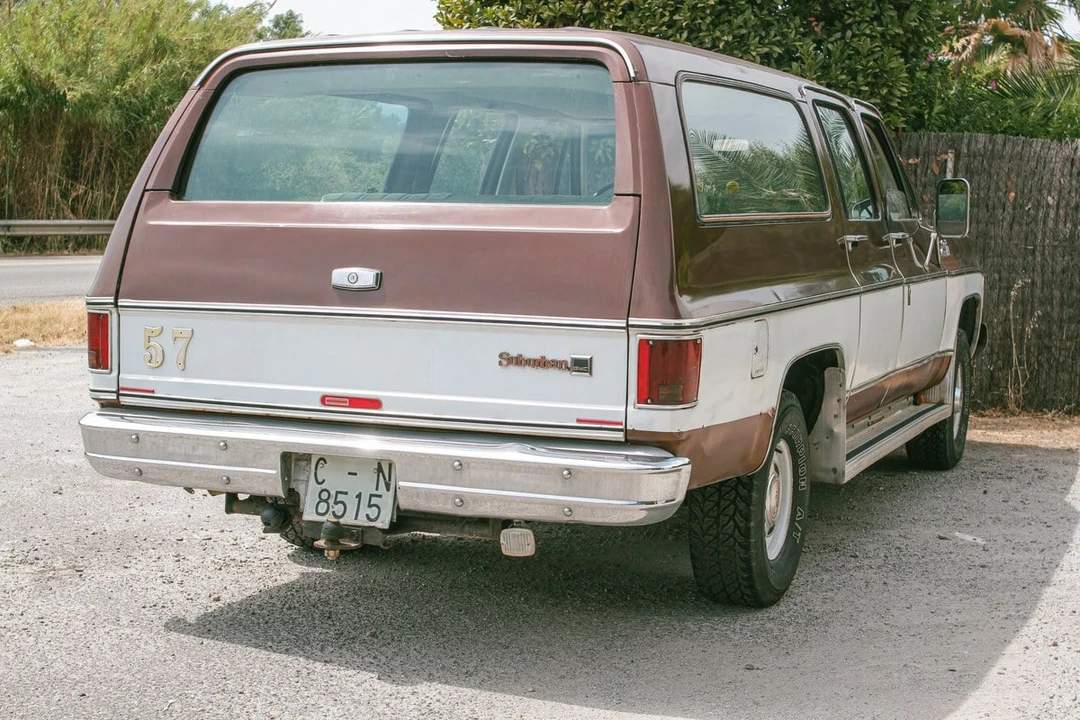 1989 GMC Suburban 7th Gen - Image 6 of 30