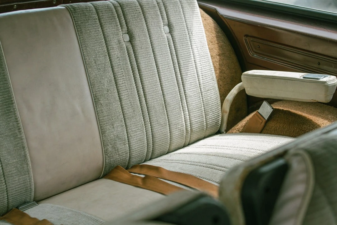 1989 GMC Suburban 7th Gen - Image 20 of 30