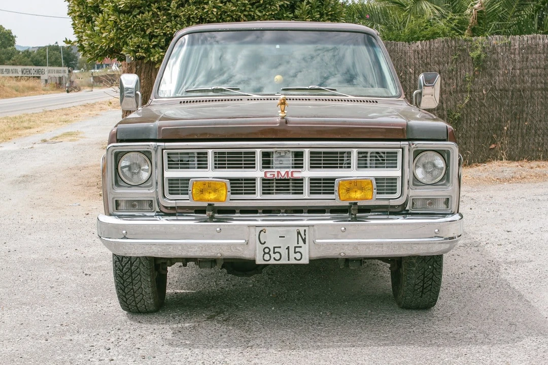 1989 GMC Suburban 7th Gen - Image 2 of 30