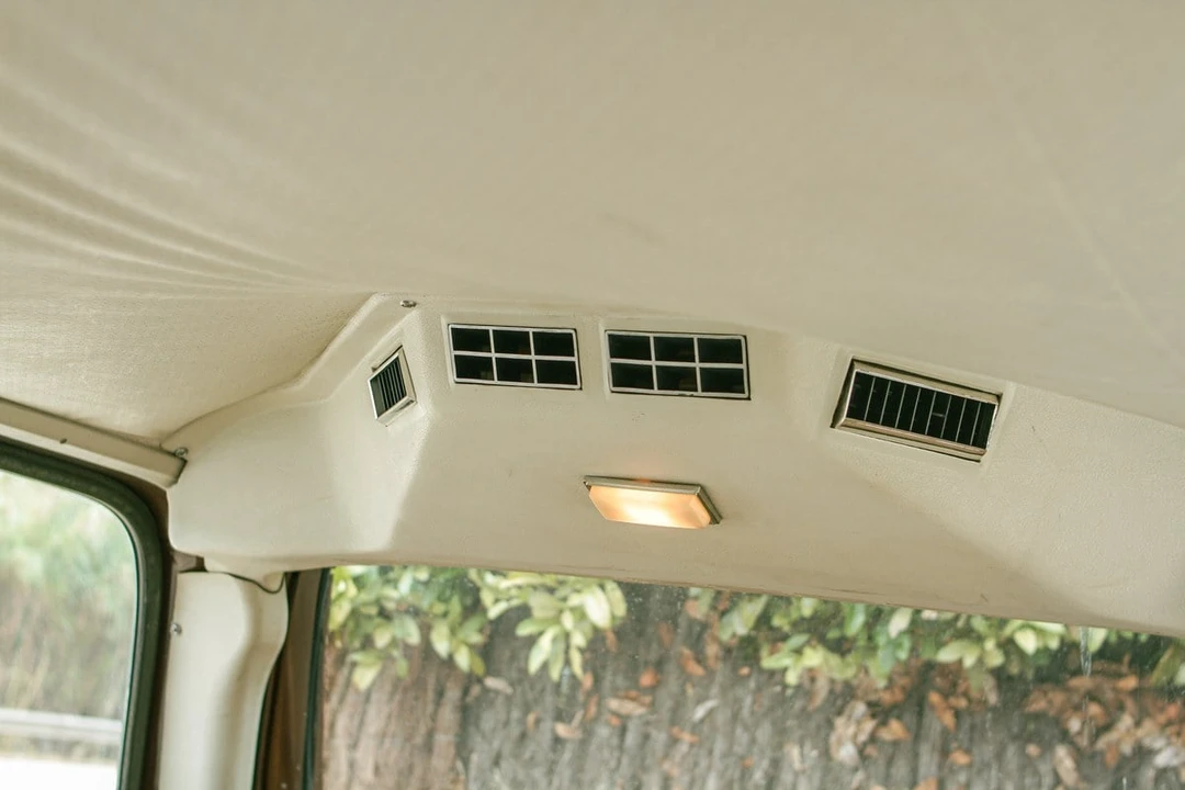 1989 GMC Suburban 7th Gen - Image 27 of 30