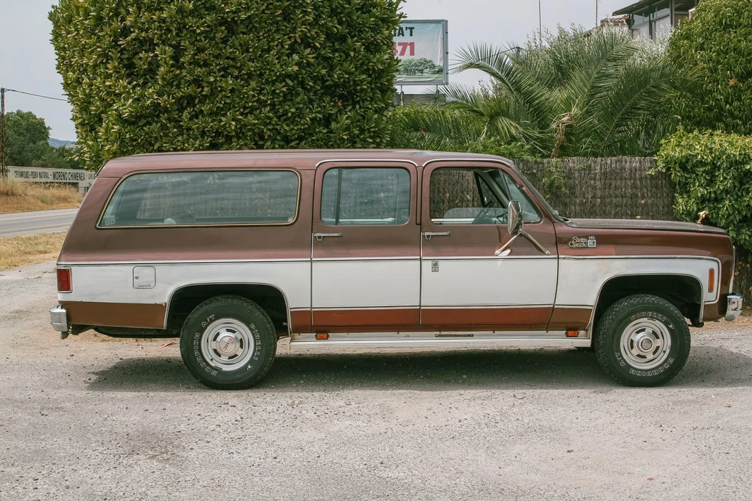 1989 GMC Suburban 7th Gen - Image 8 of 30