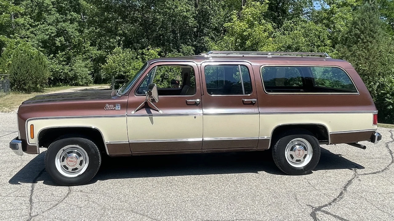 1979 GMC Suburban 7th Gen - Image 2 of 17