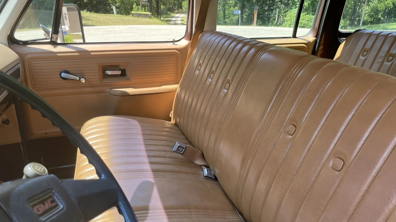 1979 GMC Suburban 7th Gen - Image 5 of 17