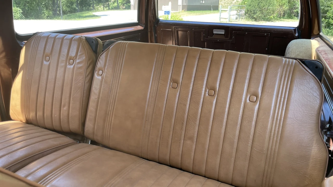 1979 GMC Suburban 7th Gen - Image 6 of 17