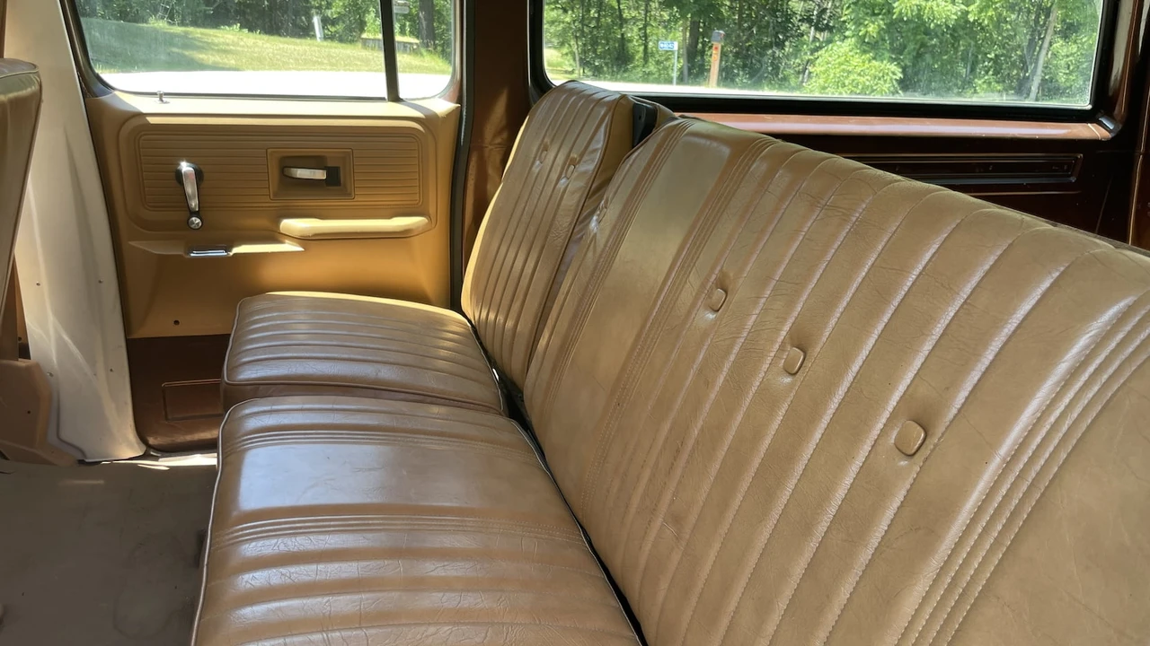 1979 GMC Suburban 7th Gen - Image 7 of 17
