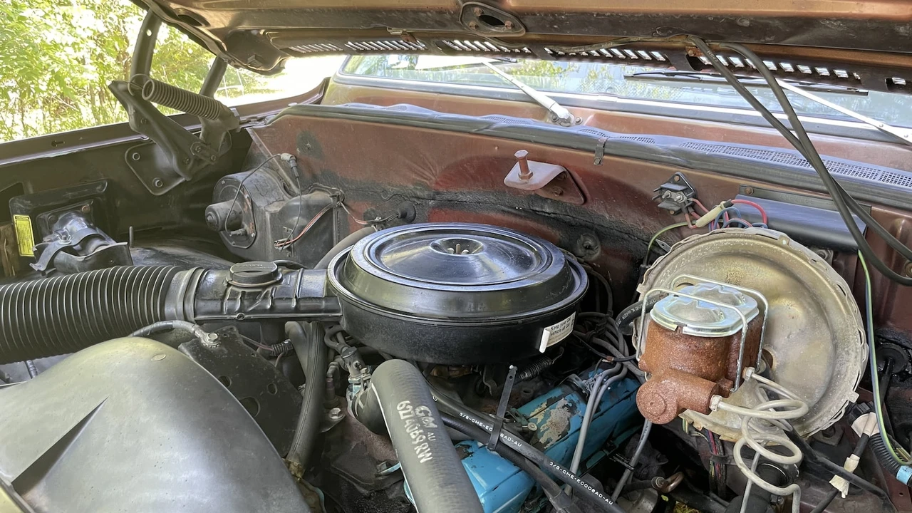 1979 GMC Suburban 7th Gen - Image 8 of 17