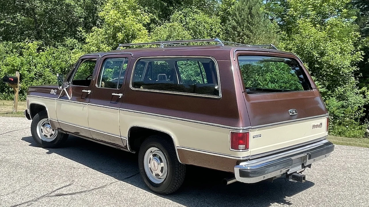 1979 GMC Suburban 7th Gen - Image 15 of 17