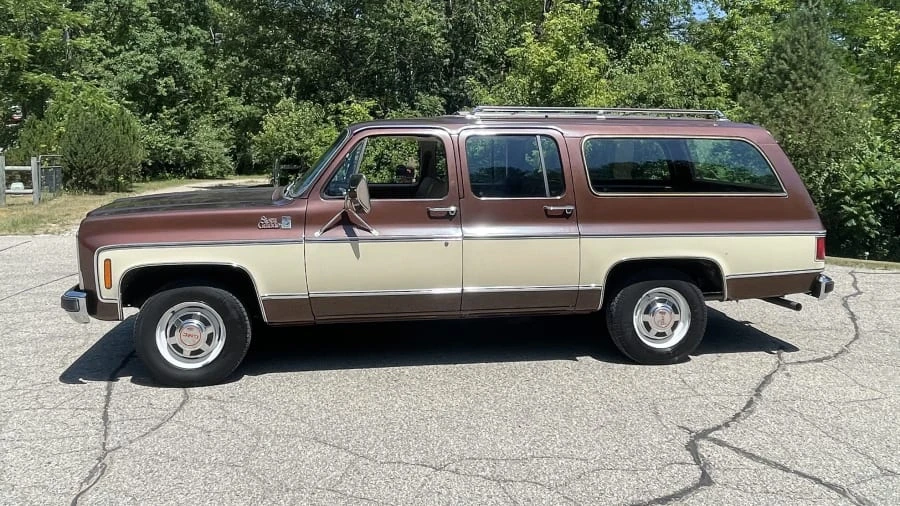 1979 GMC Suburban 7th Gen - Image 2 of 17