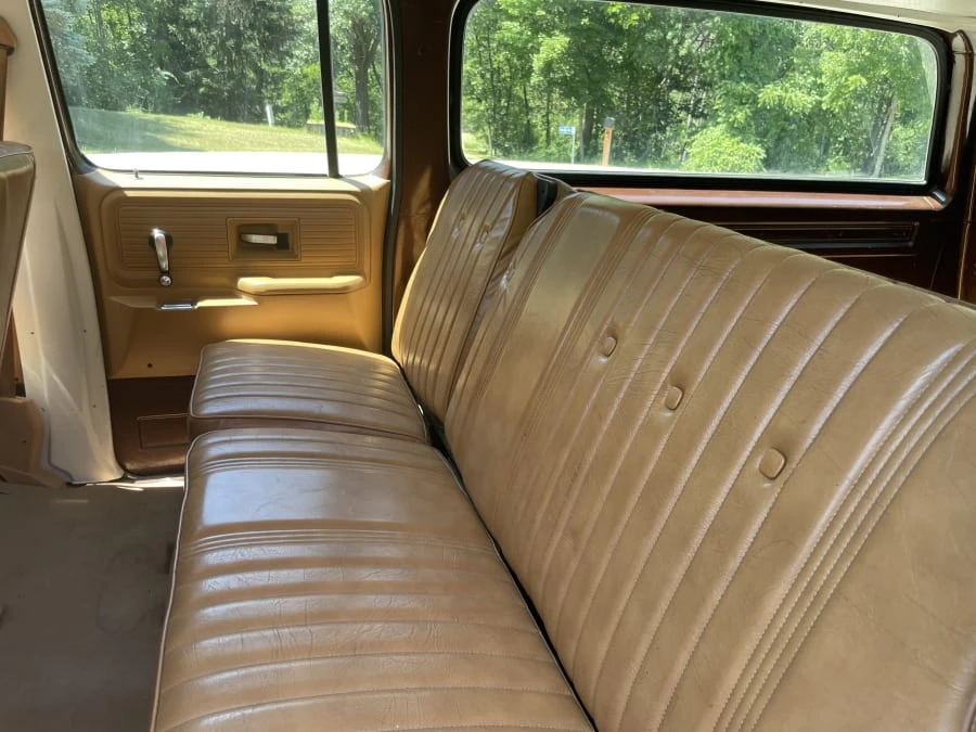 1979 GMC Suburban 7th Gen - Image 7 of 17
