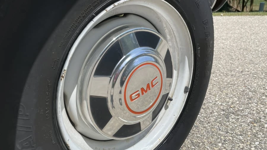 1979 GMC Suburban 7th Gen - Image 12 of 17