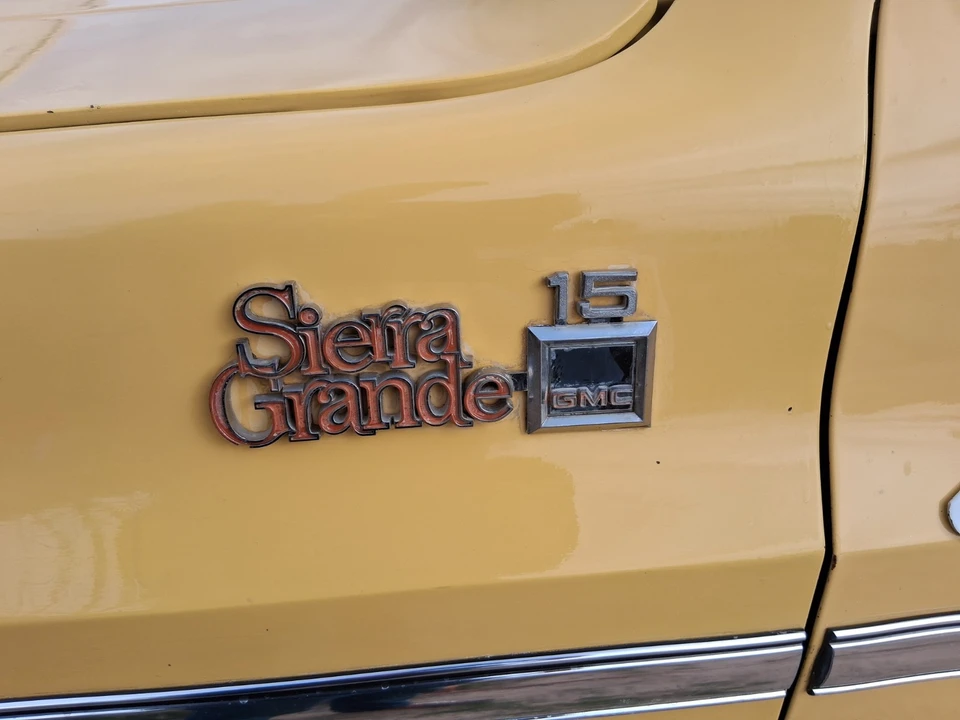 1979 GMC Suburban 7th Gen - Image 9 of 21