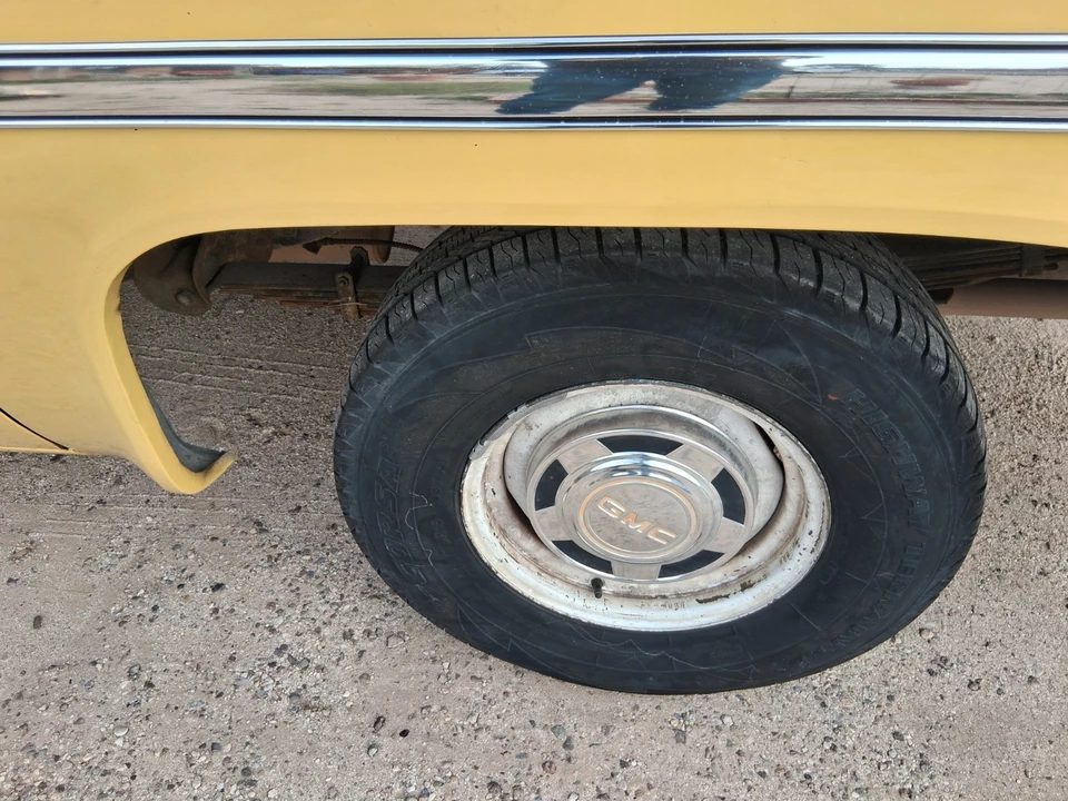 1979 GMC Suburban 7th Gen - Image 10 of 21