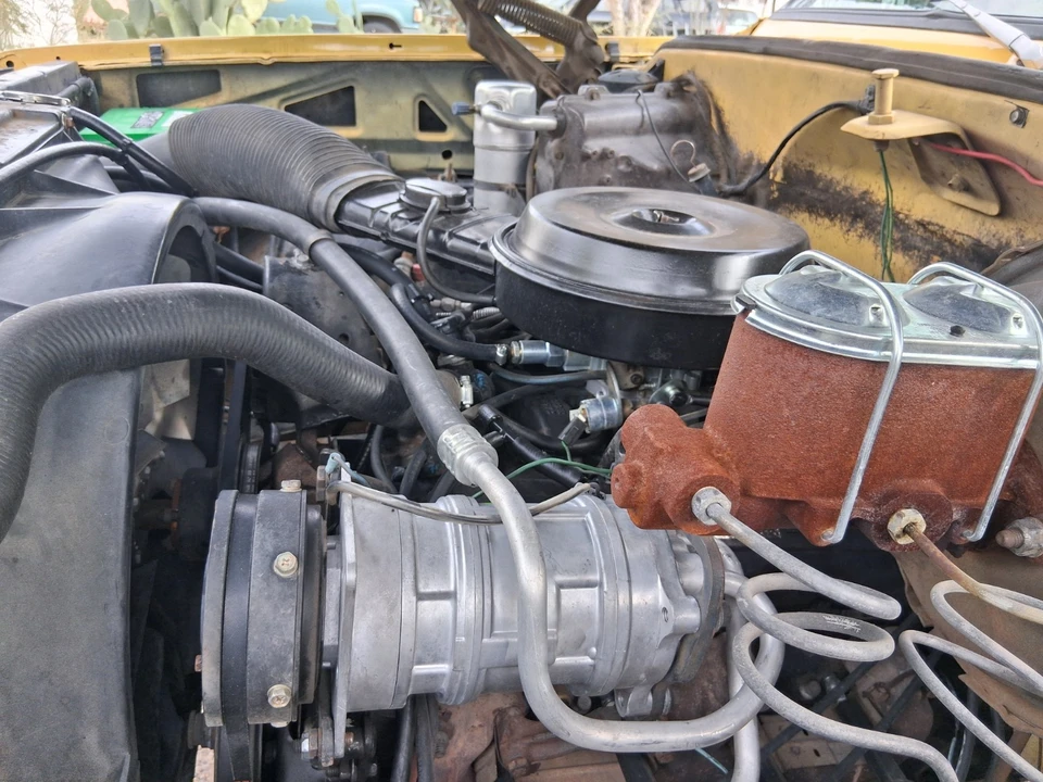 1979 GMC Suburban 7th Gen - Image 14 of 21