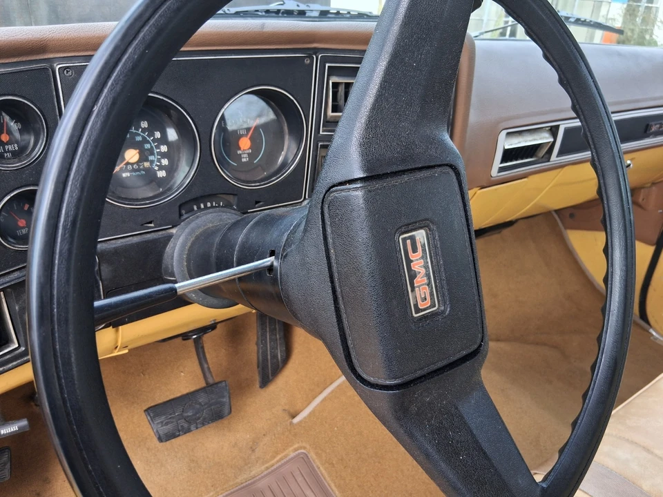1979 GMC Suburban 7th Gen - Image 11 of 21