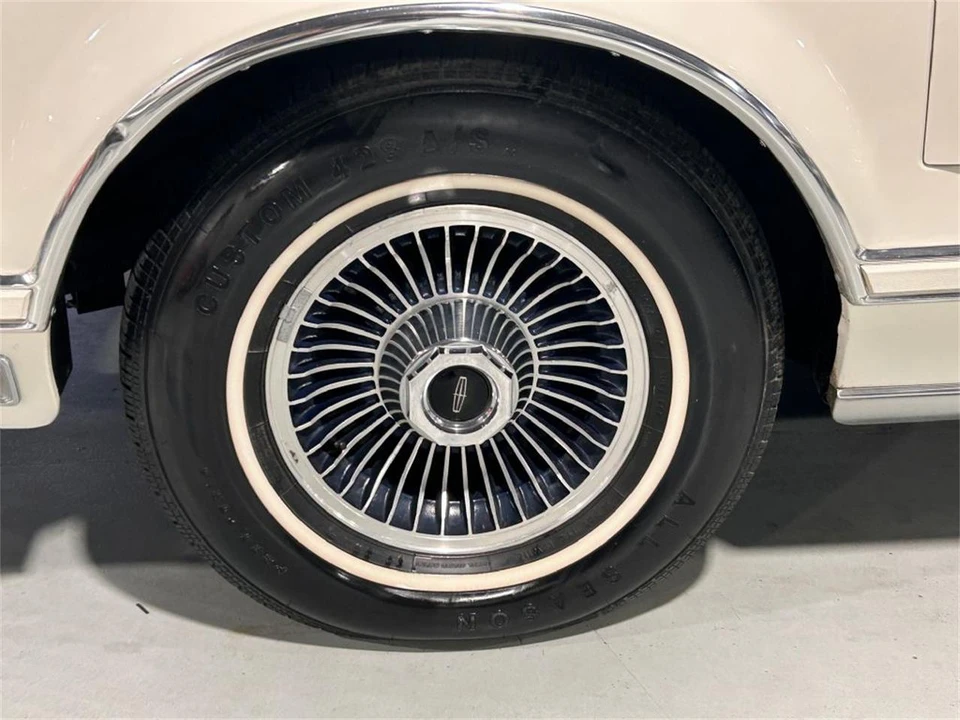 1979 Lincoln Continental 5th Gen - Image 3 of 31