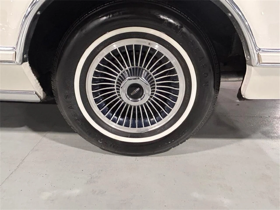 1979 Lincoln Continental 5th Gen - Image 21 of 31