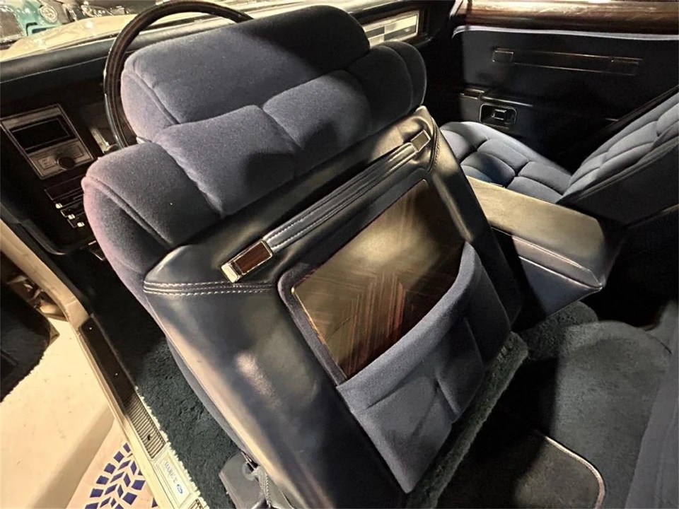 1979 Lincoln Continental 5th Gen - Image 15 of 31