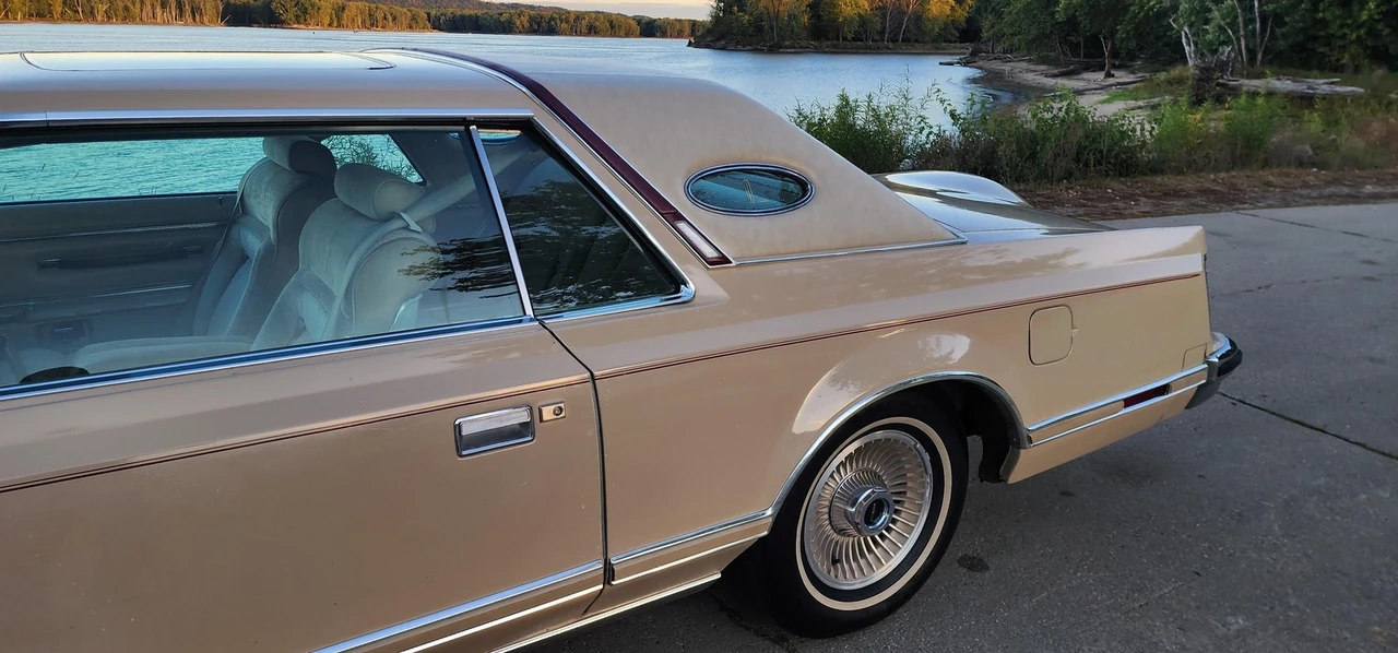 1979 Lincoln Continental 5th Gen - Image 9 of 21
