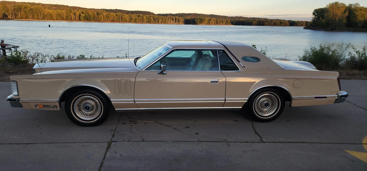 1979 Lincoln Continental 5th Gen - Image 2 of 21