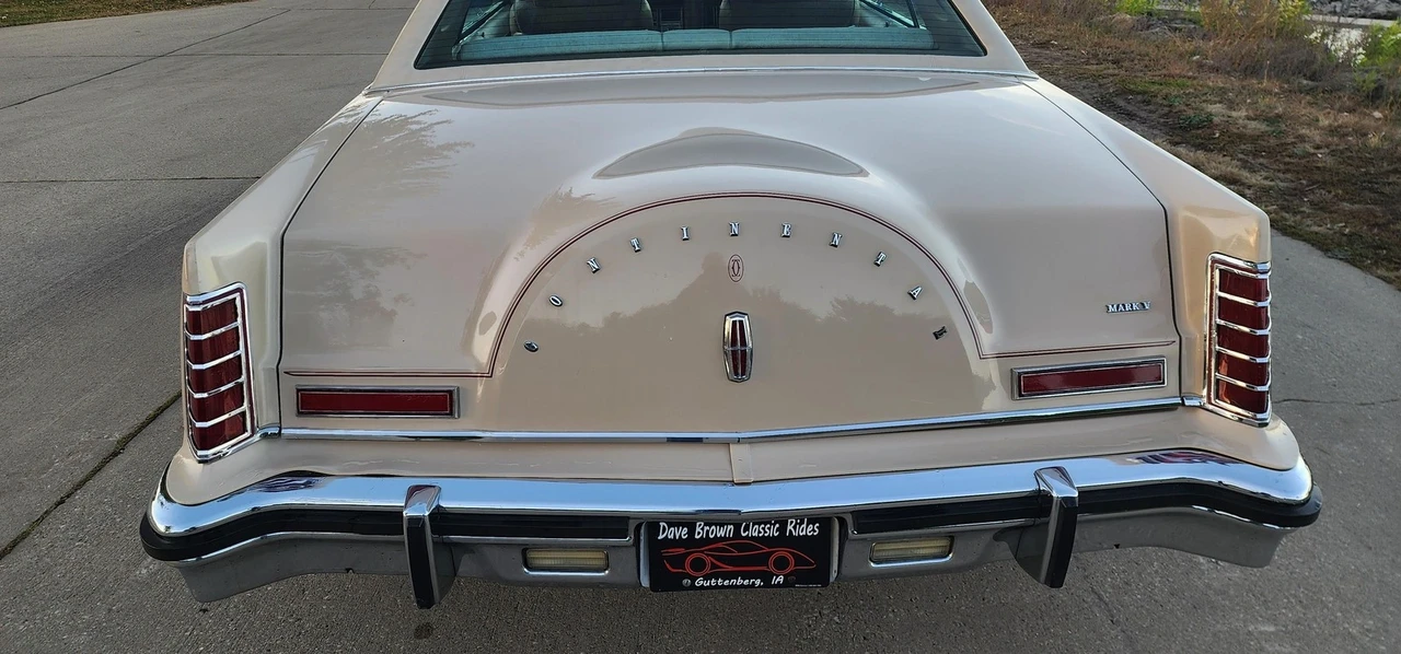 1979 Lincoln Continental 5th Gen - Image 11 of 21