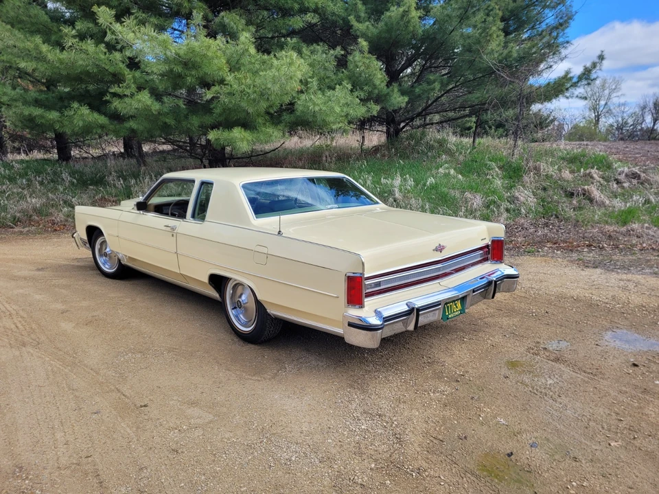 1979 Lincoln Continental 5th Gen - Image 9 of 10