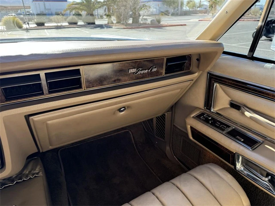 1979 Lincoln Continental 5th Gen - Image 16 of 31