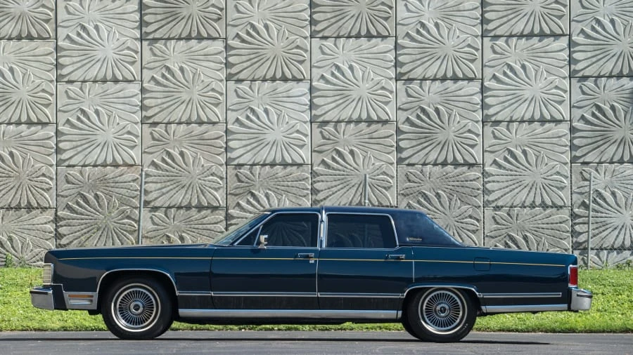 1979 Lincoln Continental 5th Gen - Image 2 of 12