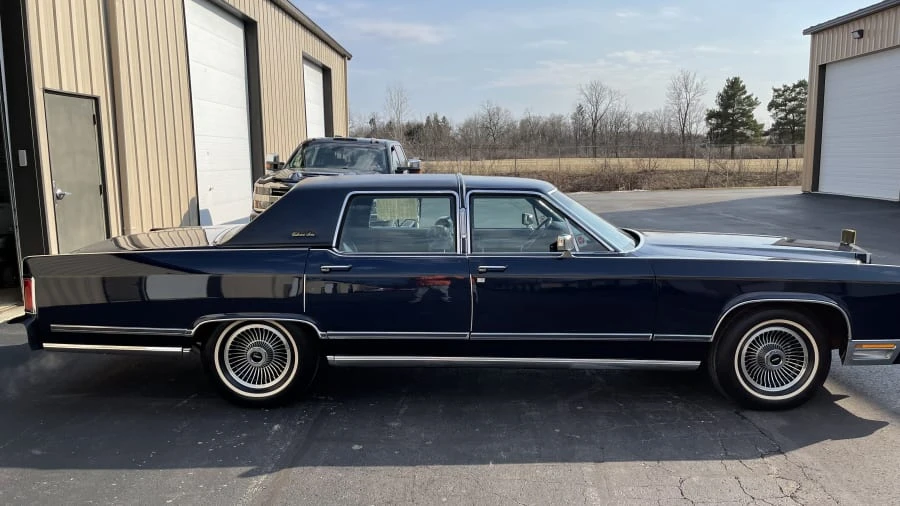 1979 Lincoln Continental 5th Gen - Image 2 of 14
